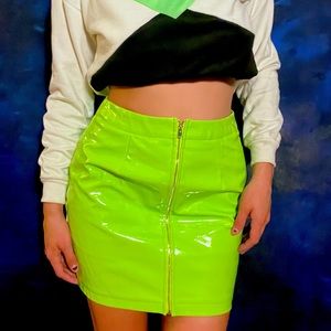 NWT prettylittlething electric green vinyl skirt